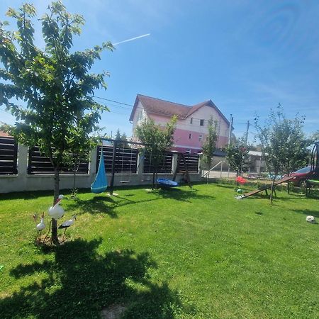 Casa Sincu Acomodação com café da manhã Cristian  Exterior foto